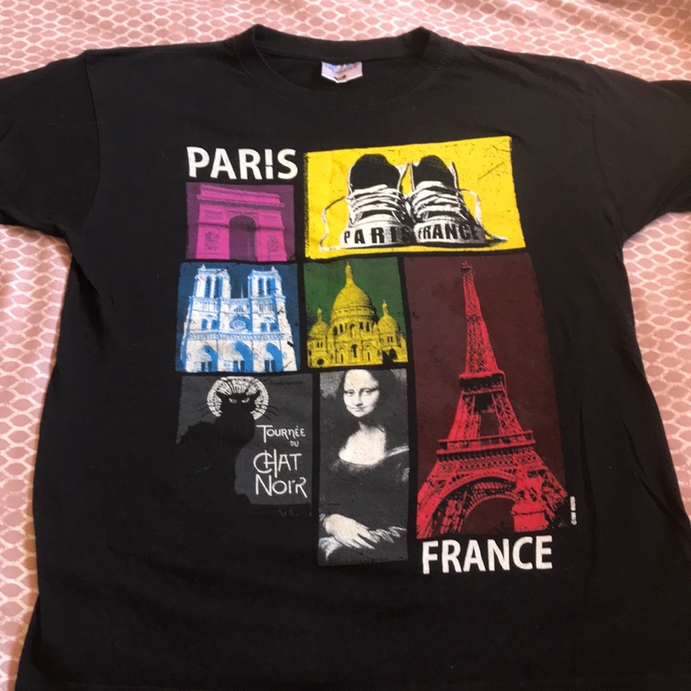 Paris France souvenir T-shirt. Never worn in excellent condition.